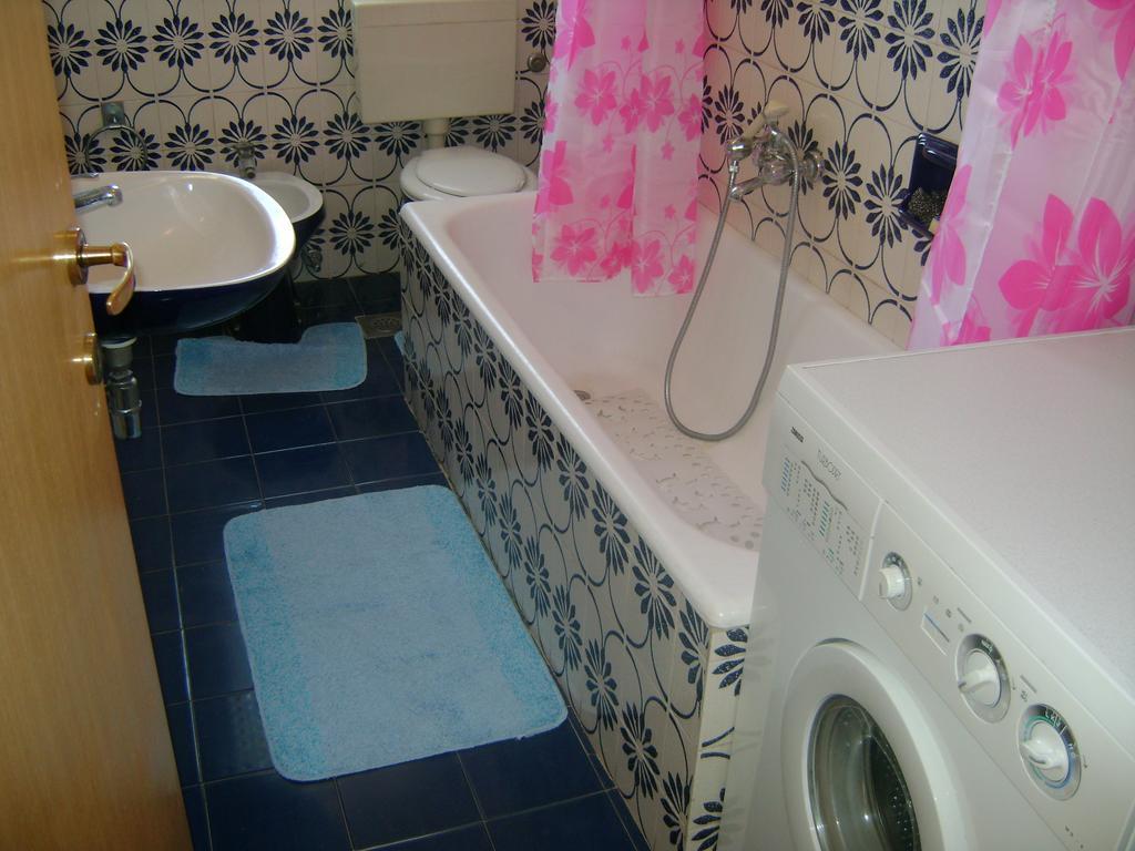 Apartment For Holidays In พูลา ห้อง รูปภาพ
